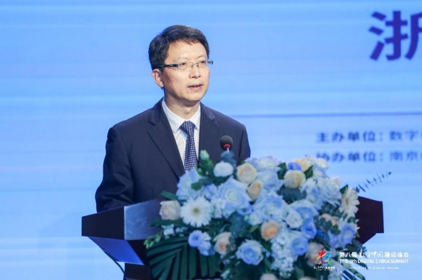 福州市政协副主席、省民革副主委、市民革主委林锋