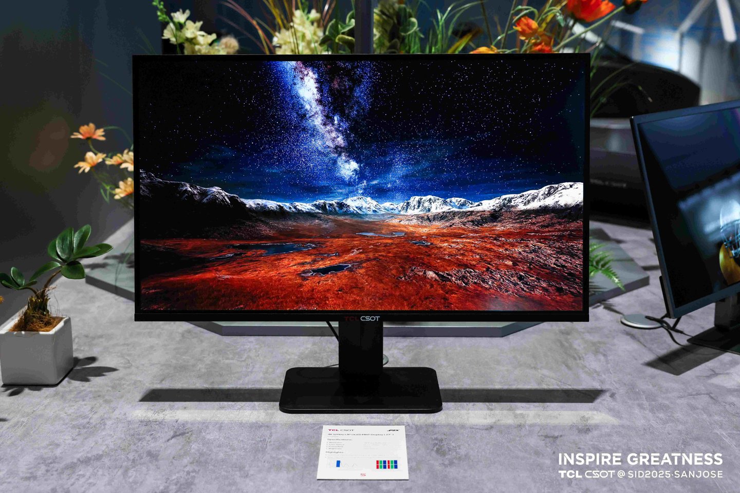 ▲ TCL 华星在 SID 2025 上展示的 27 英寸 4K 120Hz 印刷 OLED 显示样品