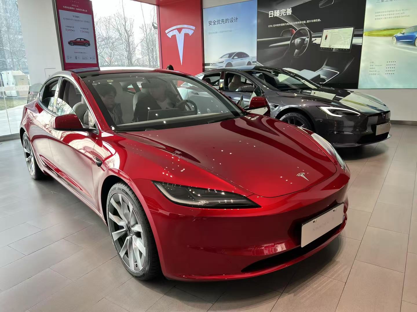 Model 3 图片来源：时代周报记者摄