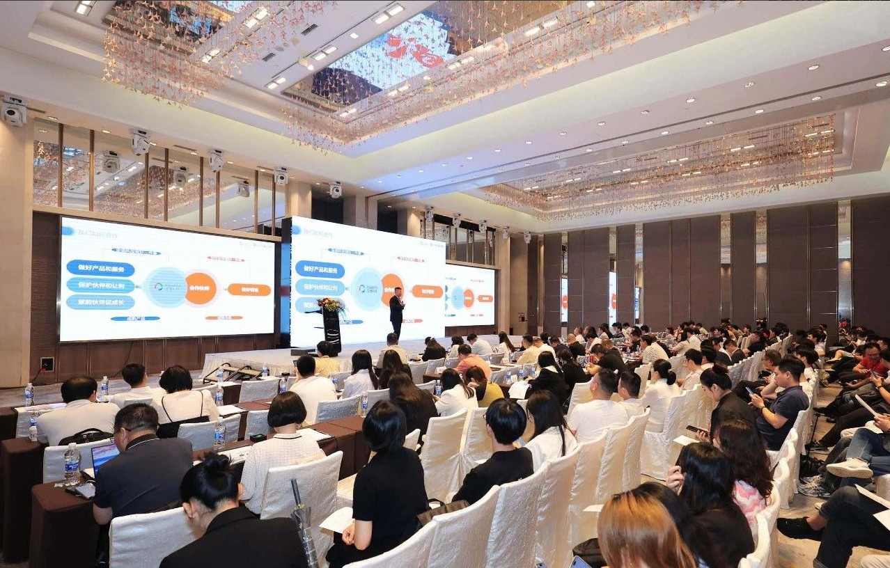 图:峰会现场