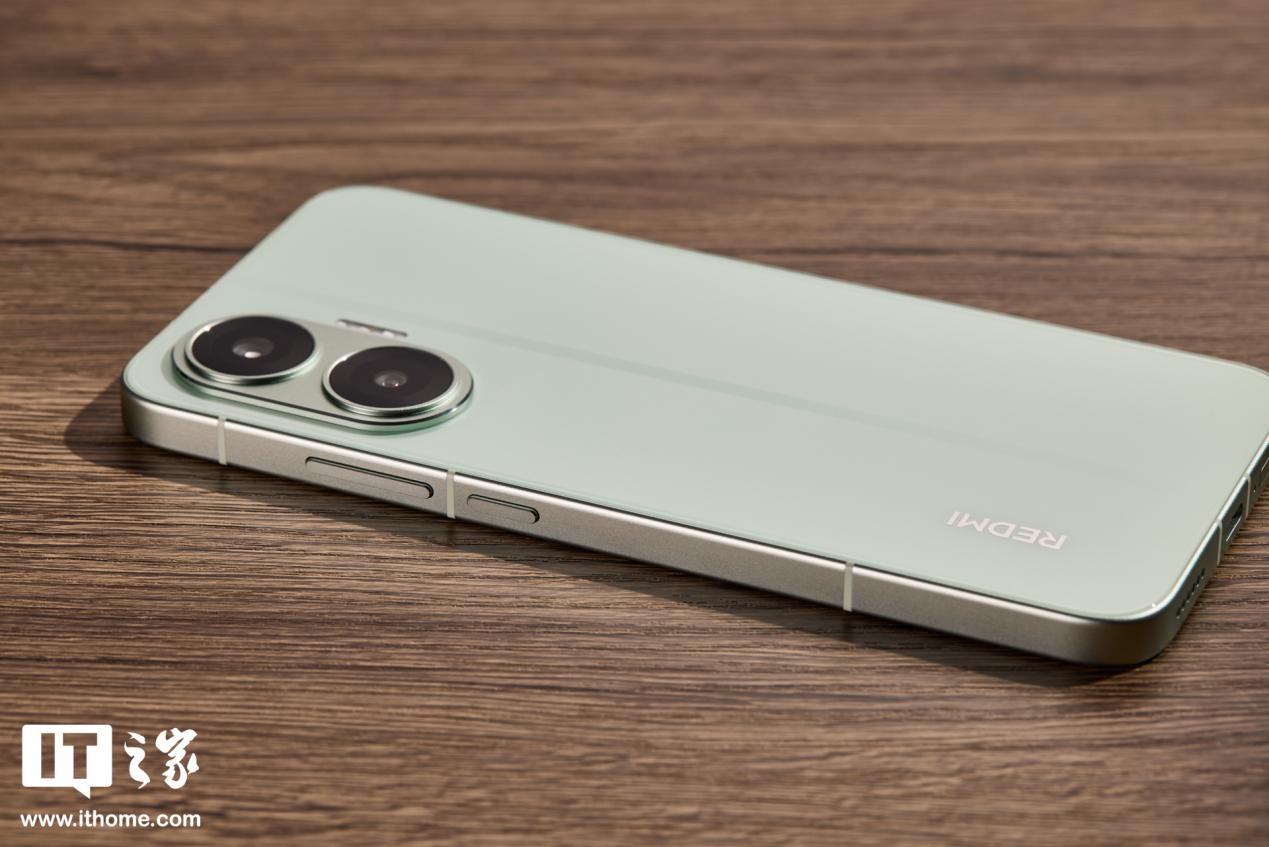 ▲ IT之家开箱：REDMI Turbo 4 Pro 手机