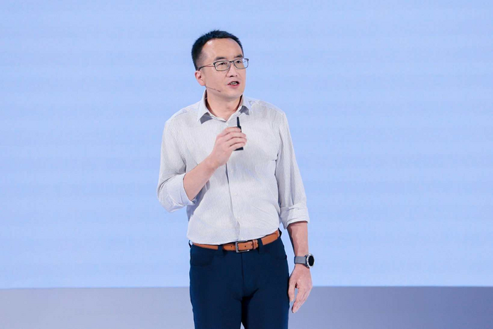(图注:Google中国大客户部销售副总裁邓辉)