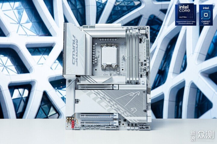 纯白!技嘉电竞冰雕Z890 AORUS PRO ICE测试_新浪众测