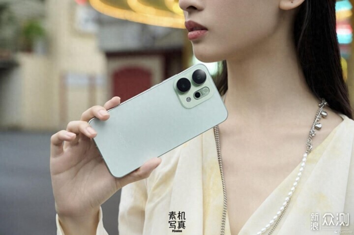 OPPO Reno14将发布,真机背面确实很有特点_新浪众测