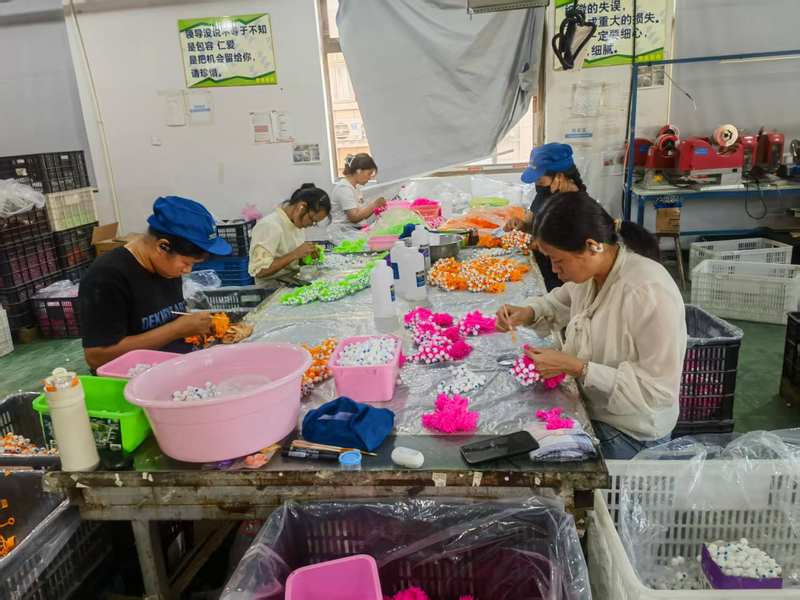 成正仁的工厂正在加快对美出口产品生产。受访者供图