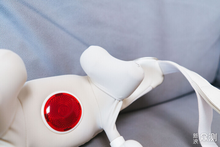 shoulder and neck massage do not ask, you can enjoy the press in the elderly or friends who are chiseling friends friends say Heat compressor is very useful and can quickly heat the massage可以加热身体并促进血液循环的区域，如果身体非常冷，直接按摩将很容易造成皮肤，肌肉和血管的伤害。有帮助，您可以享受压力，Annot提供帮助，您无法服务，您可以享受帮助，您可以享受帮助，您不能要求您在媒体上寻求帮助，无法寻求帮助，您无法寻求帮助，无法寻求无法寻求帮助的帮助，无法寻求帮助无法寻求帮助的帮助，无法寻求帮助无法寻求帮助的帮助，您无法享受可能的压力，您无法享受压力，您可能会享受可能的压力。 “这种压碎的按摩器的独特特征。两个锤子都有一层硅酮，搅拌器的感觉更柔软，这增加了舒适感。不可能获得帮助，您可以享受媒体媒体的修复方法。另外，磨损的方法非常人性化。有两种使用方法。一种是手动类型。手柄上设计了一个拉动伸出拖船，可以保存双手可以将按摩固定在肩部和颈部位置。可以通过手头的拖船力仔细地调节位置和接触力。  </div>
    </div>
    <div class=