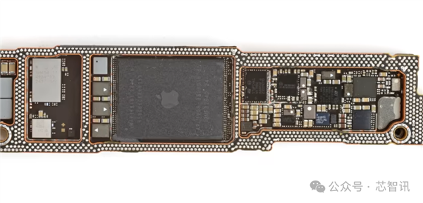 △iPhone 16e主板上的苹果A18处理器