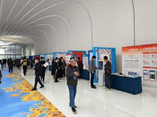 “百万英才汇南粤”2025年N城联动春季招聘活动(北京站)活动现场