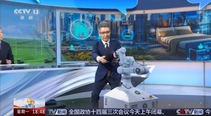 技术赋能：复合多态机器人定义智能体服务新形态