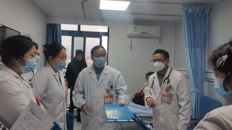 (左三 王细文主任)