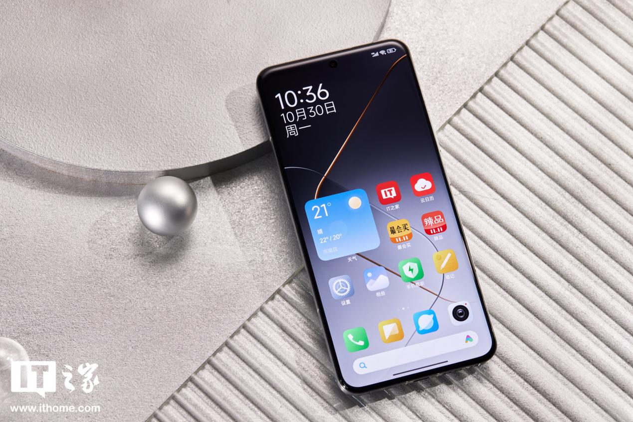 ▲ IT之家开箱:小米 14 Pro 钛金属特别版手机图赏
