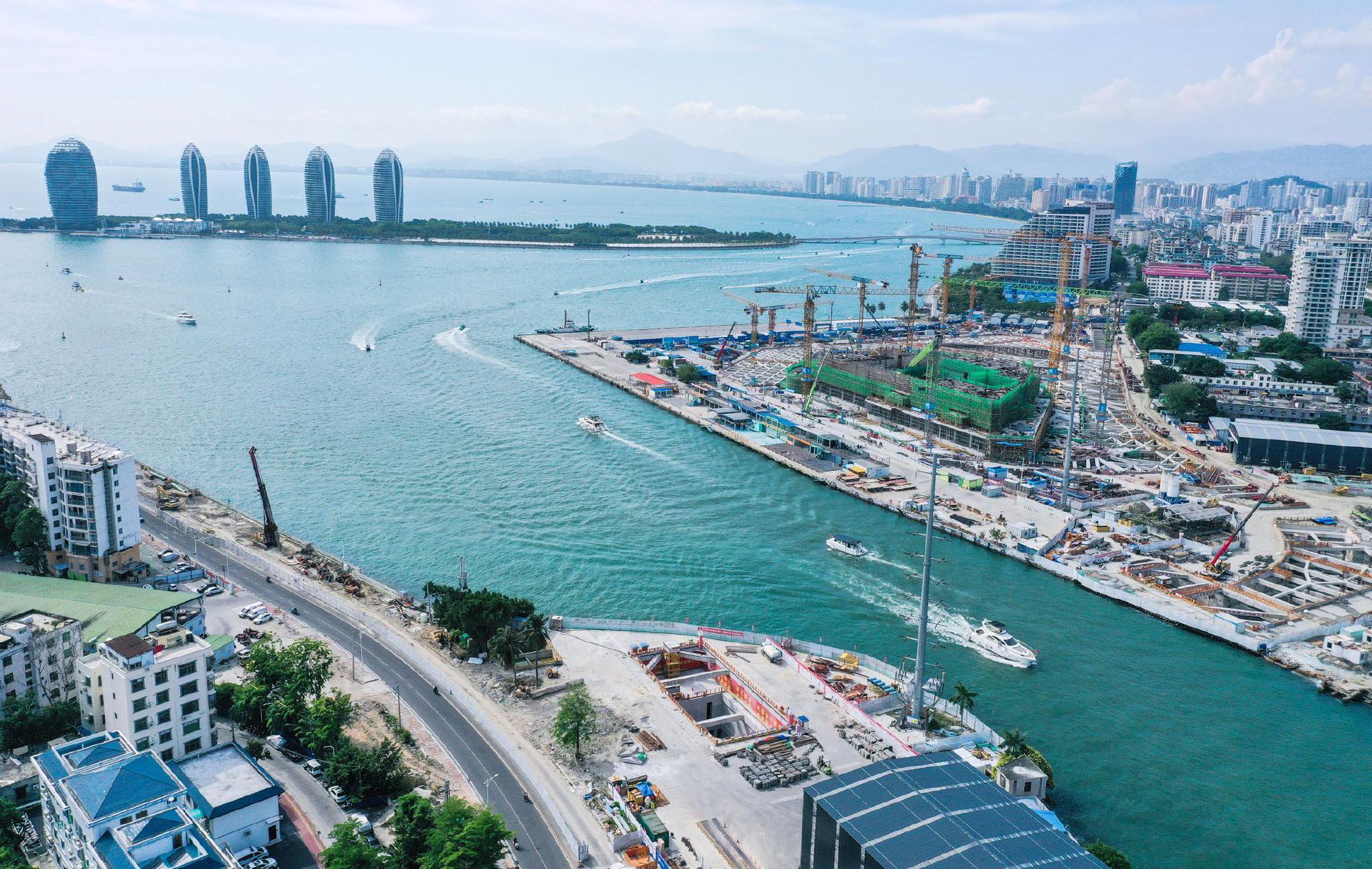 图为海南自贸港重点项目——三亚河口通道工程项目现场(无人机照片)。新华社记者 赵颖全 摄