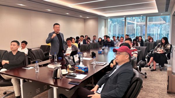 ▲香港总部同事翘首聆听李春光博士讲演