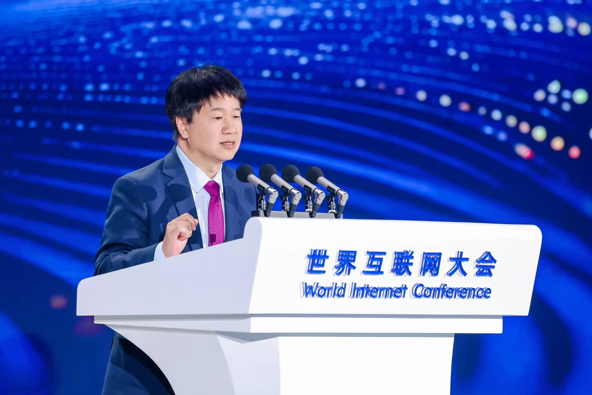 图 安谋科技CEO陈锋发表演讲