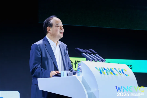 曾毓群在 2024 世界新能源汽车大会上发言丨图源：宁德时代