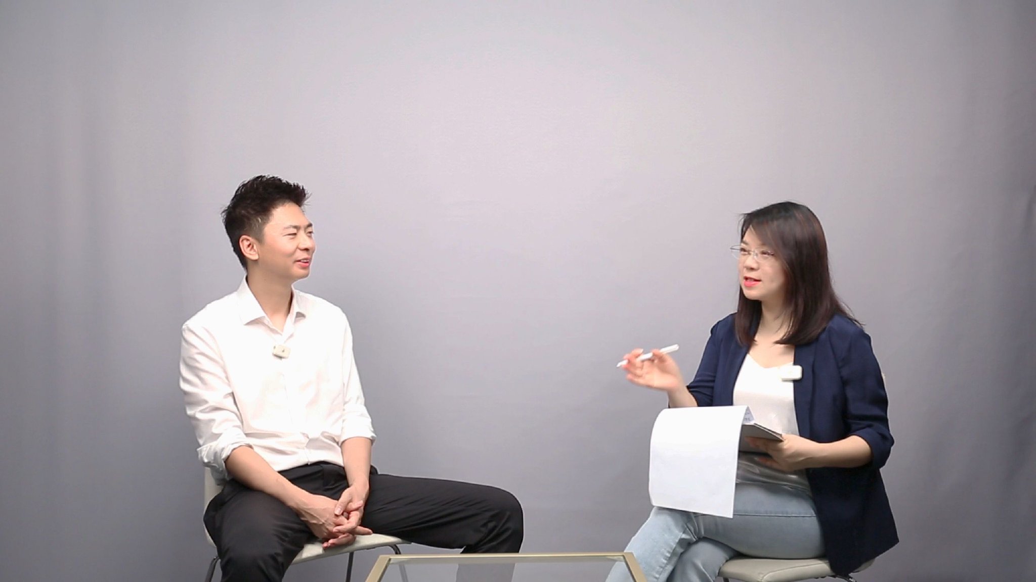 注解:AI面对面·系列对话访谈栏目主理人,创业黑马副董事长罗浛予对话未来式智能创始人杨劲松