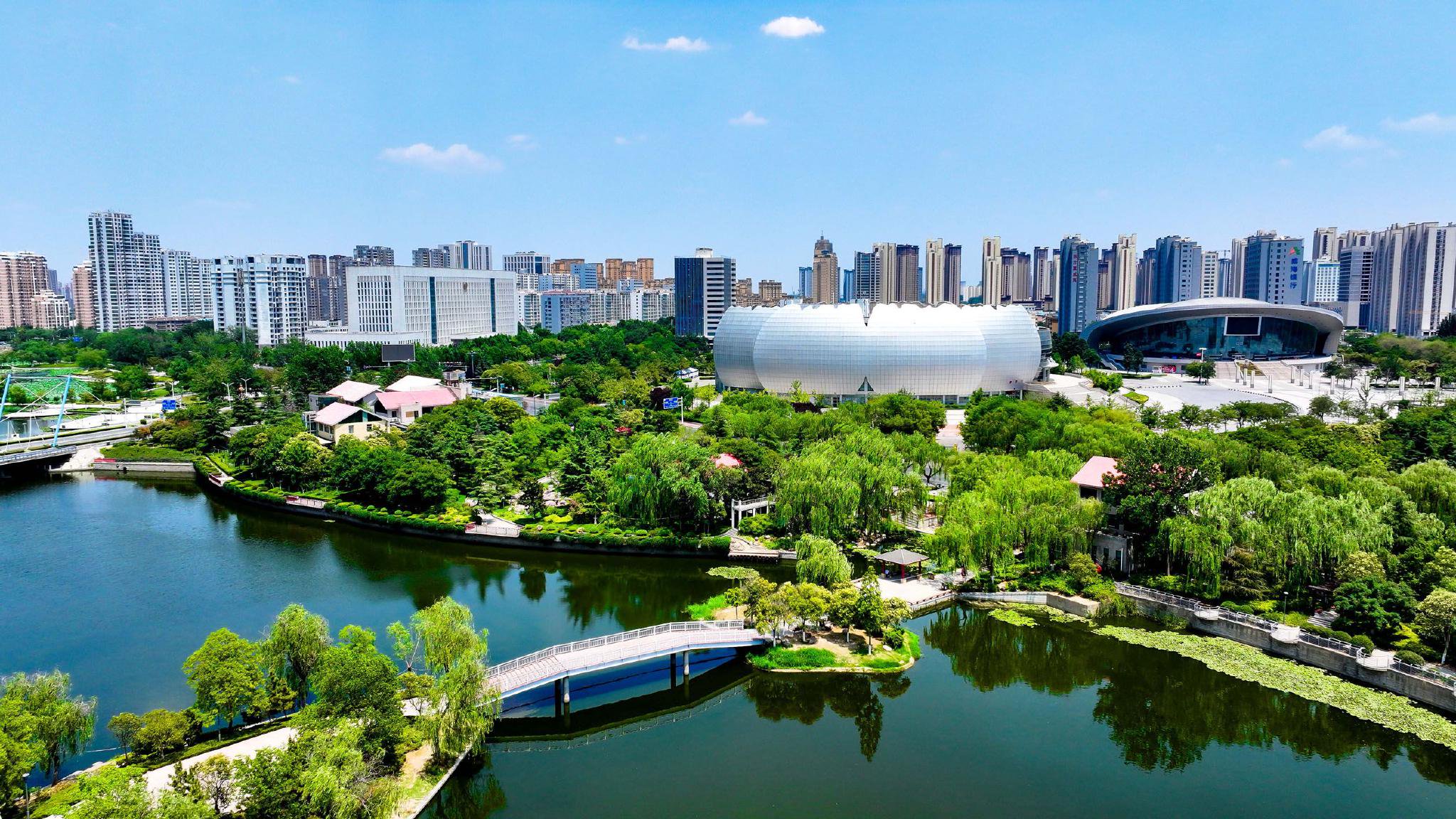 山东省菏泽市城区景色（无人机照片）。记者 郭绪雷 摄