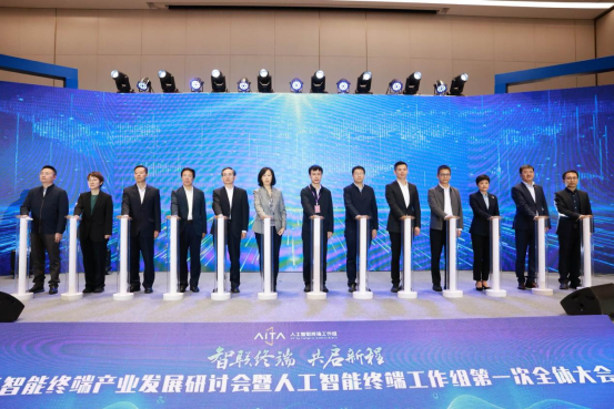 右一为OPPO代表